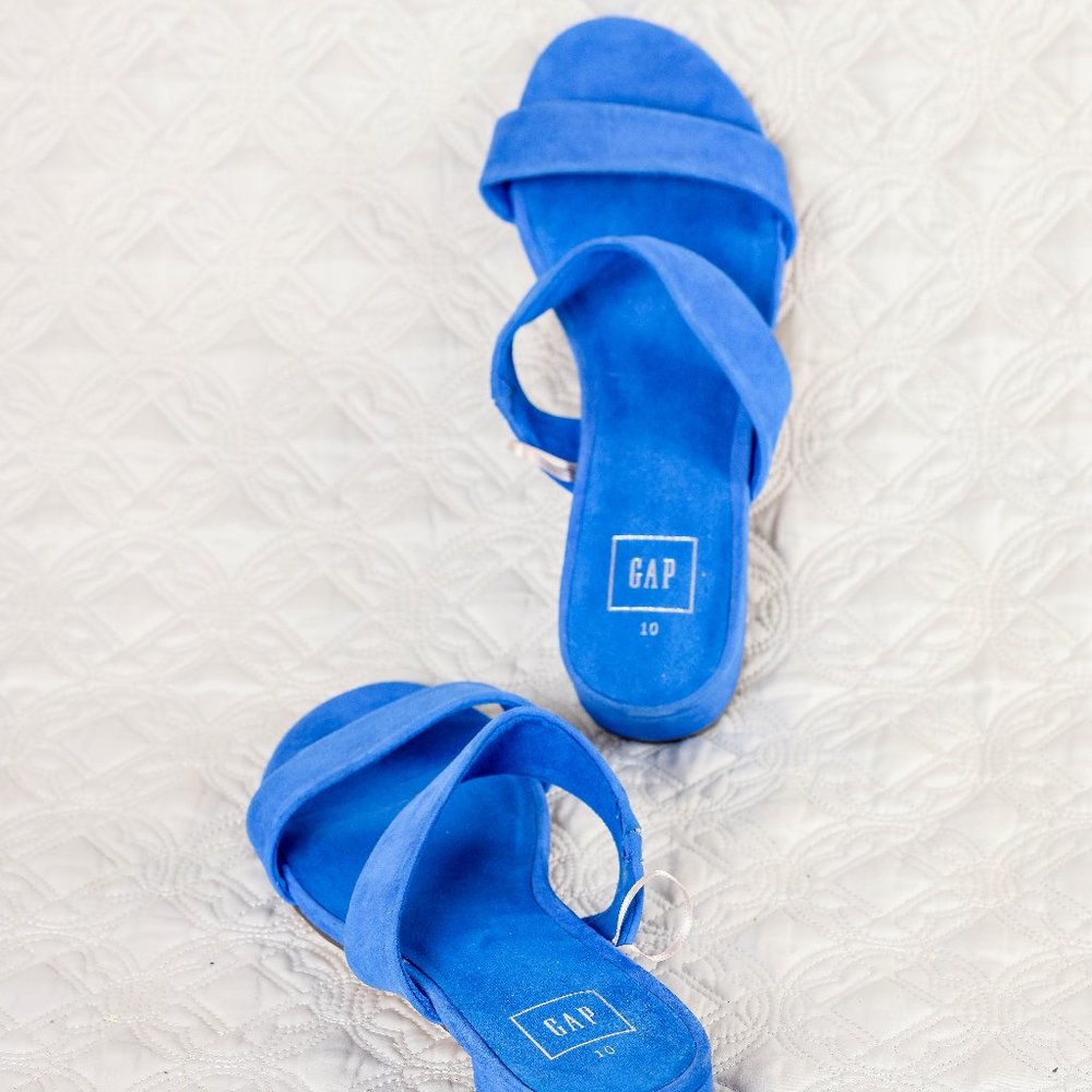 NEW GAP royal blue  suede strap sandals - 10